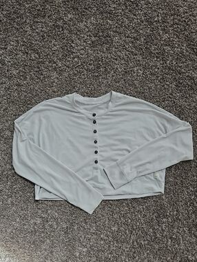 Vuori Light Gray Cropped Henley Long-Sleeve Top